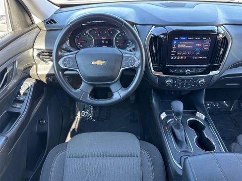 Used 2021 Chevrolet Traverse LT image 22