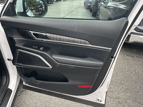 Certified 2024 Kia Telluride EX w/ EX Captain's Chair Package FWD image 17
