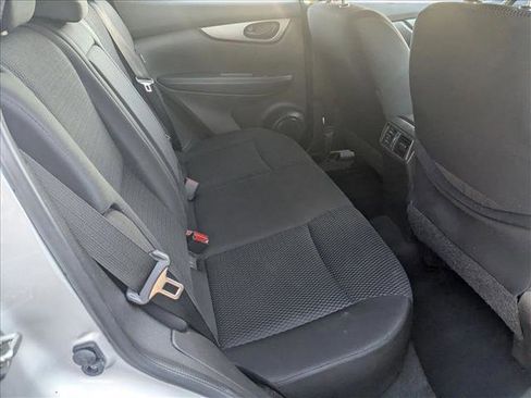 Used 2020 Nissan Rogue Sport S image 17