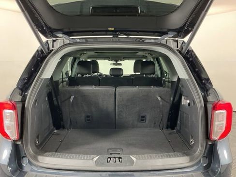 Used 2022 Ford Explorer XLT w/ Equipment Group 202A AWD/4WD image 30