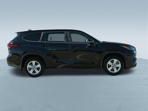 Used 2023 Toyota Highlander L FWD image 9