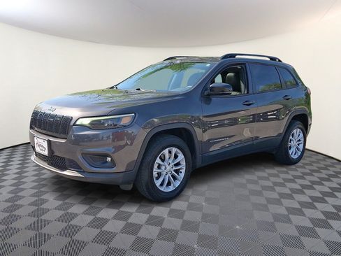Used 2022 Jeep Cherokee Latitude Lux w/ Sun & Sound Group AWD/4WD image 3