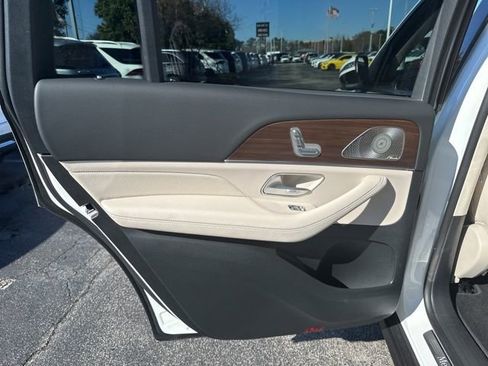 Used 2025 Mercedes-Benz GLS 450 4MATIC image 25