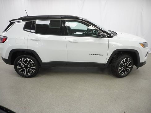 Certified 2024 Jeep Compass Limited w/ Sun and Sound Group image 11
