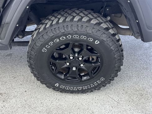 Used 2021 Jeep Gladiator Willys image 39