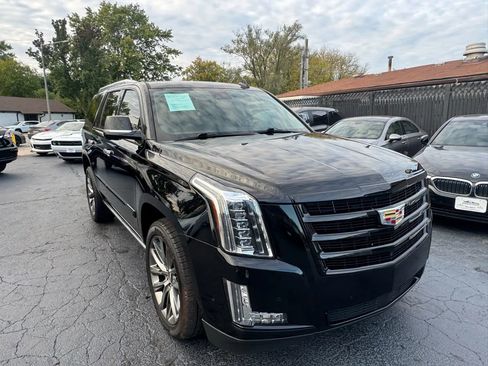 Used 2020 Cadillac Escalade Premium Luxury w/ Escalade Sport Edition image 4