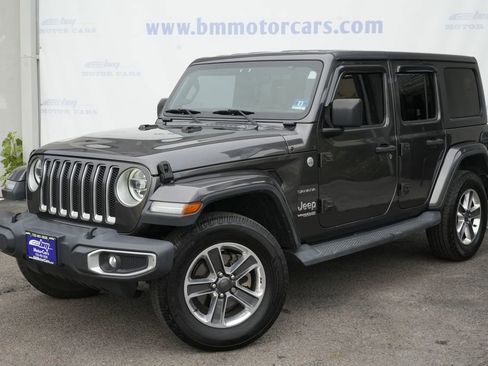 Used 2018 Jeep Wrangler Unlimited Sahara w/ Dual Top Group AWD/4WD image 2
