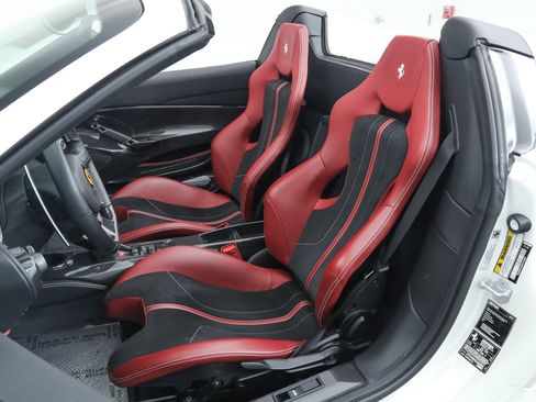 Certified 2020 Ferrari 488 Pista Spider image 5