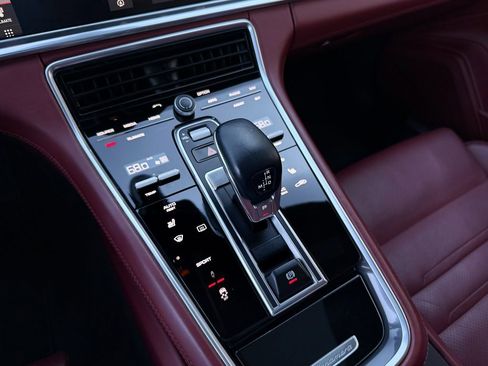 Used 2018 Porsche Panamera 4S image 41