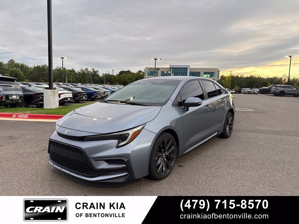 Used 2023 Toyota Corolla SE FWD image 2