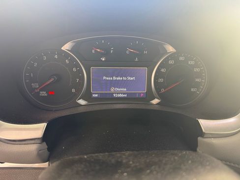 Used 2020 Chevrolet Traverse LT w/ LT Premium Package FWD image 4