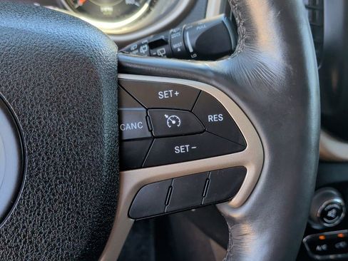 Used 2015 Jeep Cherokee Limited FWD image 16