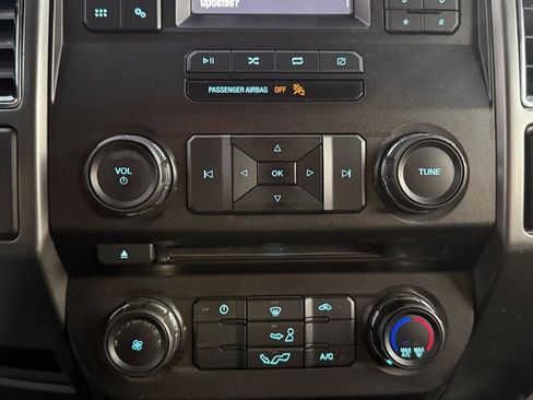 Used 2018 Ford F150 XLT image 32