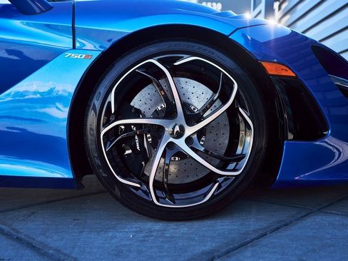 Used 2024 McLaren 750S Spider image 27