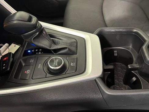 Used 2025 Toyota RAV4 XLE AWD/4WD image 24
