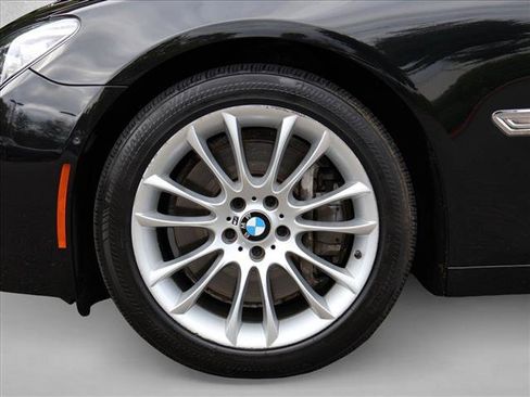 Used 2015 BMW 750Li xDrive AWD/4WD image 29