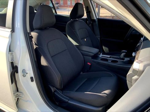 Used 2025 Nissan Altima 2.5 SV image 9