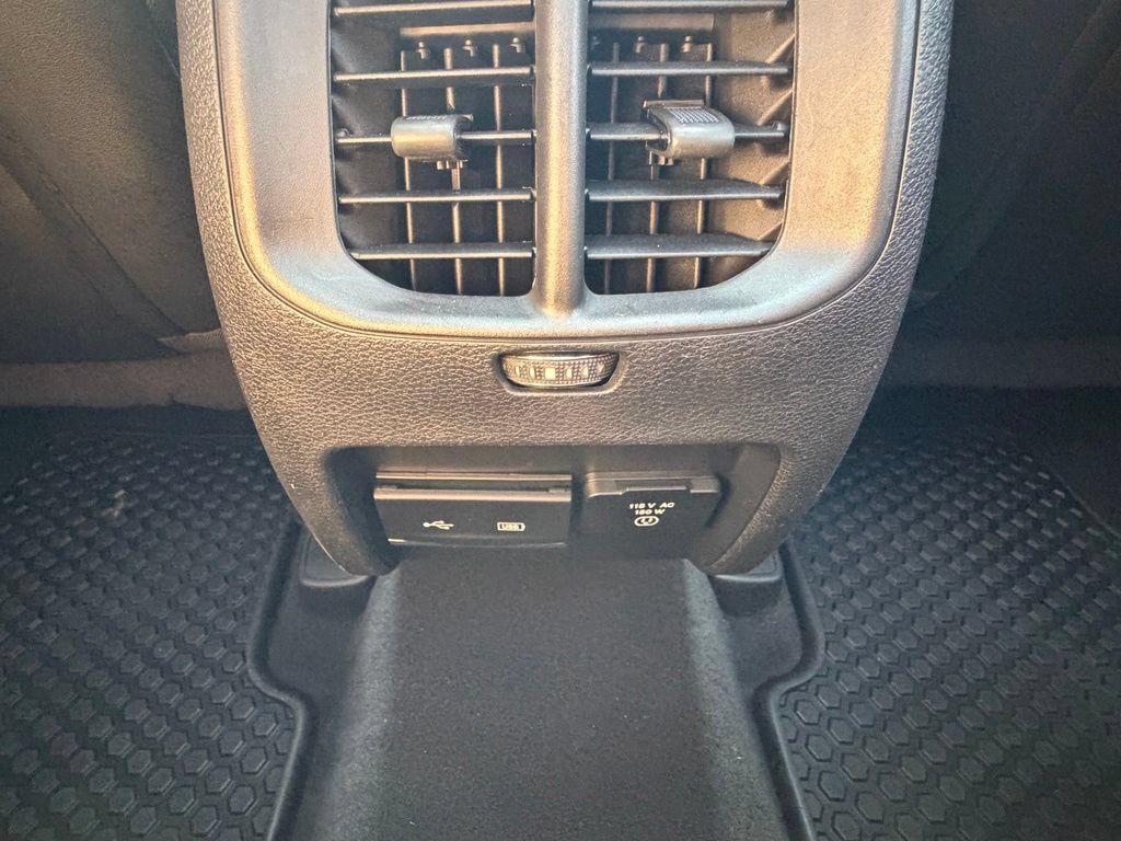 Used 2019 Jeep Cherokee Latitude Plus w/ Comfort/Convenience Group AWD/4WD image 26