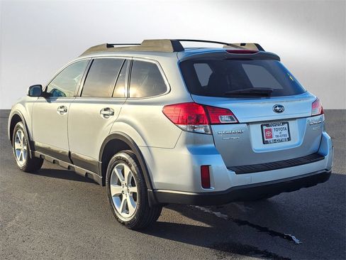 Used 2013 Subaru Outback 2.5i Premium image 3