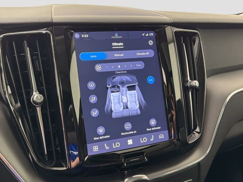 Certified 2023 Volvo XC60 B5 Core w/ Protection Package Premier image 16