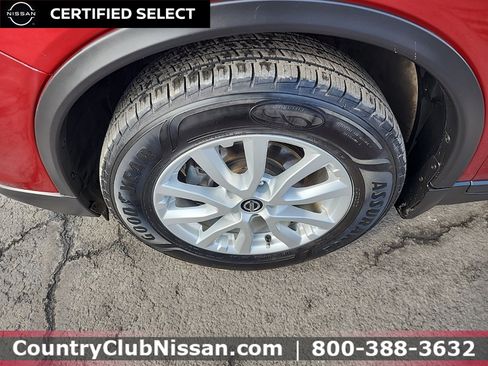 Certified 2018 Nissan Rogue SV w/ Premium Package image 35