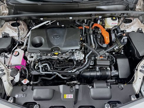 Certified 2024 Toyota Venza LE AWD/4WD image 29