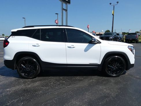 Used 2024 GMC Terrain SLT w/ Elevation Edition FWD image 4