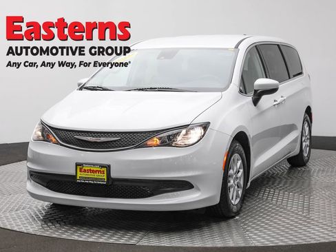 Used 2023 Chrysler Voyager LX image 1