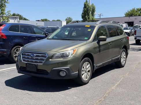Used 2017 Subaru Outback 2.5i Premium AWD/4WD image 4