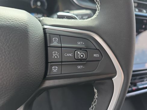 New 2025 Jeep Grand Cherokee Altitude image 18