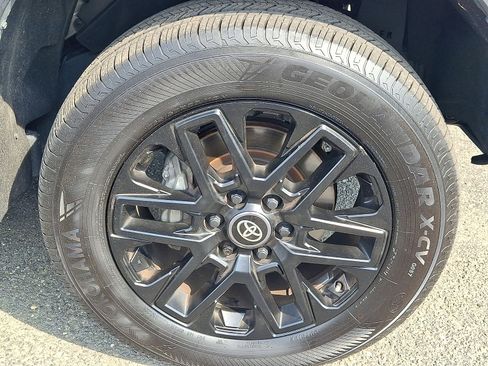 Used 2025 Toyota Tundra Limited AWD/4WD image 9