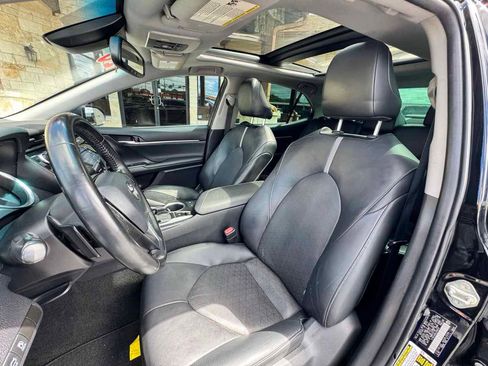 Used 2020 Toyota Camry XSE FWD image 8
