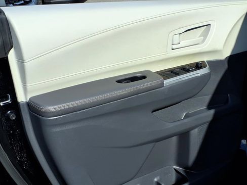 Used 2024 Toyota Sienna LE image 15