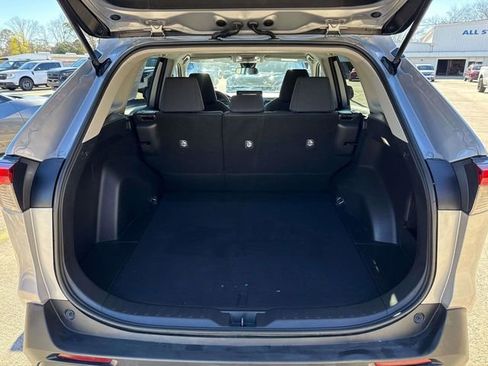 Used 2022 Toyota RAV4 LE image 11