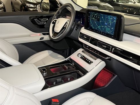 New 2026 Lincoln Aviator Reserve image 8