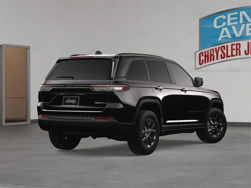 New 2025 Jeep Grand Cherokee Altitude image 4
