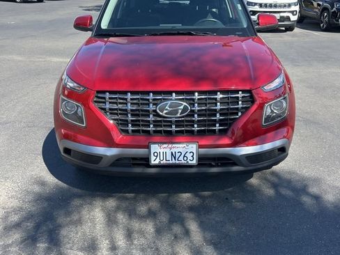 Used 2025 Hyundai Venue SEL FWD image 4