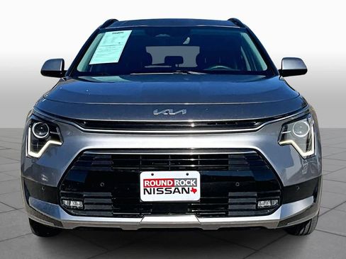Used 2023 Kia Niro SX image 4