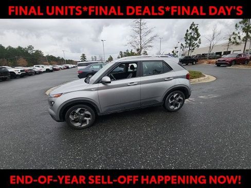 Used 2024 Hyundai Venue SEL image 6