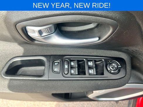 Used 2020 Jeep Renegade Latitude w/ Cold Weather Group image 13