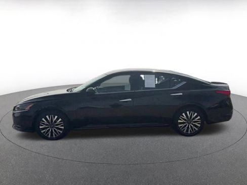 Used 2025 Nissan Altima 2.5 SV image 8