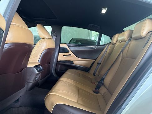 Used 2019 Lexus ES 300h Ultra Luxury w/ Accessory Package 2 image 12