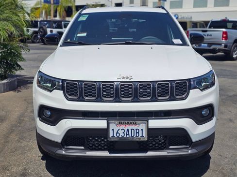 Used 2026 Jeep Compass Latitude AWD/4WD image 3