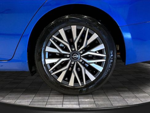 Used 2025 Nissan Altima 2.5 SV FWD image 31