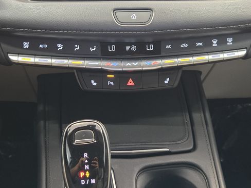 Used 2023 Cadillac XT4 Luxury w/ Cold Weather Package FWD image 20