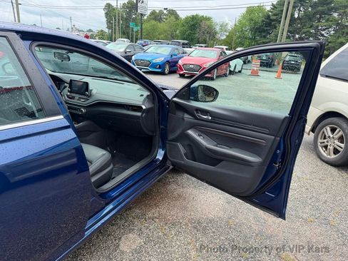 Used 2019 Nissan Altima 2.5 SR FWD image 12