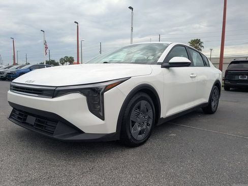 Certified 2025 Kia K4 FWD image 2