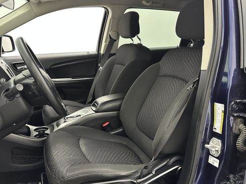 Used 2018 Dodge Journey SE image 23