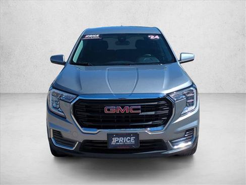 Used 2024 GMC Terrain SLE AWD/4WD image 2