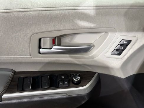 Certified 2024 Toyota Sienna Limited image 16